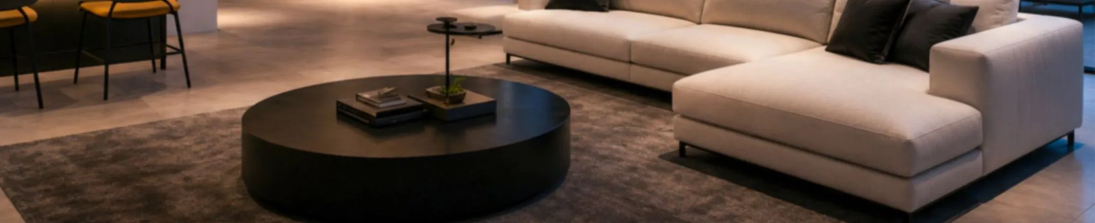 Sala de estar com iluminação indireta